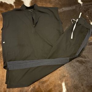 Figs Black scrub set